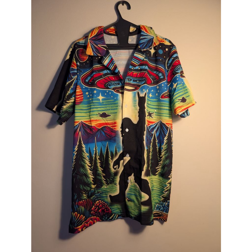 Men's HIHI GLOBAL Casual Button Down Shirt M Multi-color Bigfoot UFO